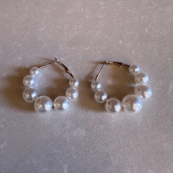White Pearl Hoop Earrings- hypoallergenic & lightweight. Chic good quality, love - Picture 1 of 6